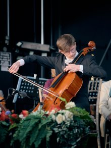 Uppingham cellist gives stunning performance at the Battle Proms Uppingham cellist gives stunning performance at the Battle Proms